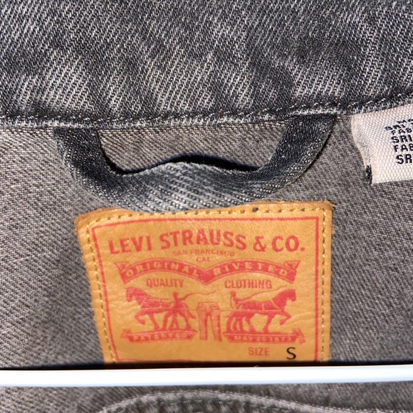 levi’s black denim jacket - Picture 2 of 2